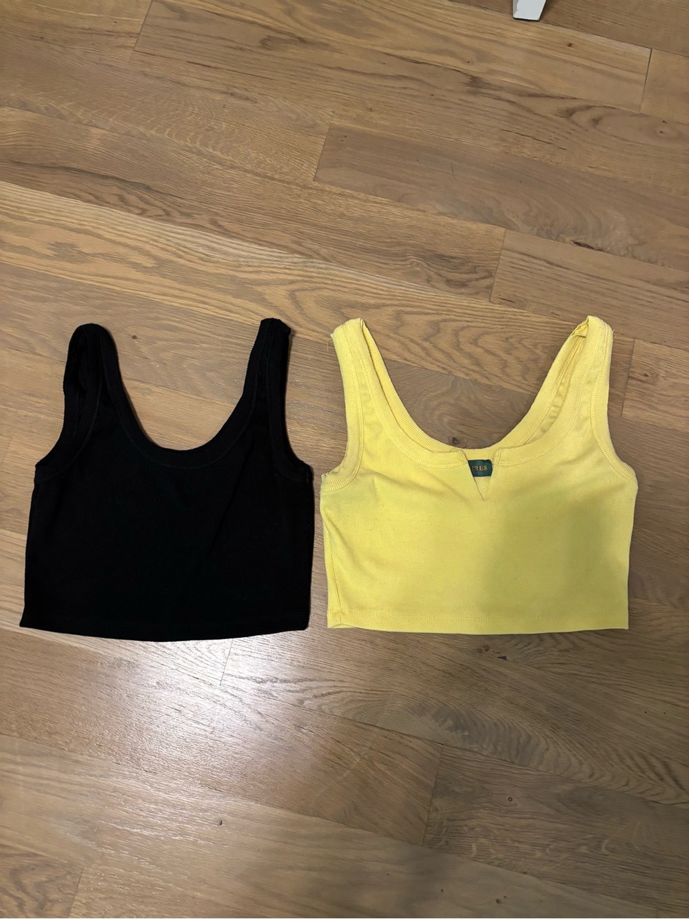Women's Scoop Neck Ribbed Crop Tank Top Yellow & Black signature8 size medium
